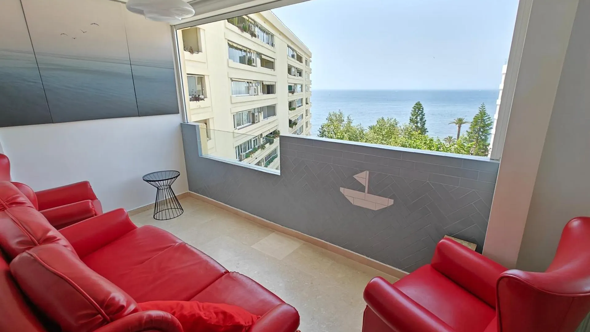 Marbella Centre Beachfront & Pool