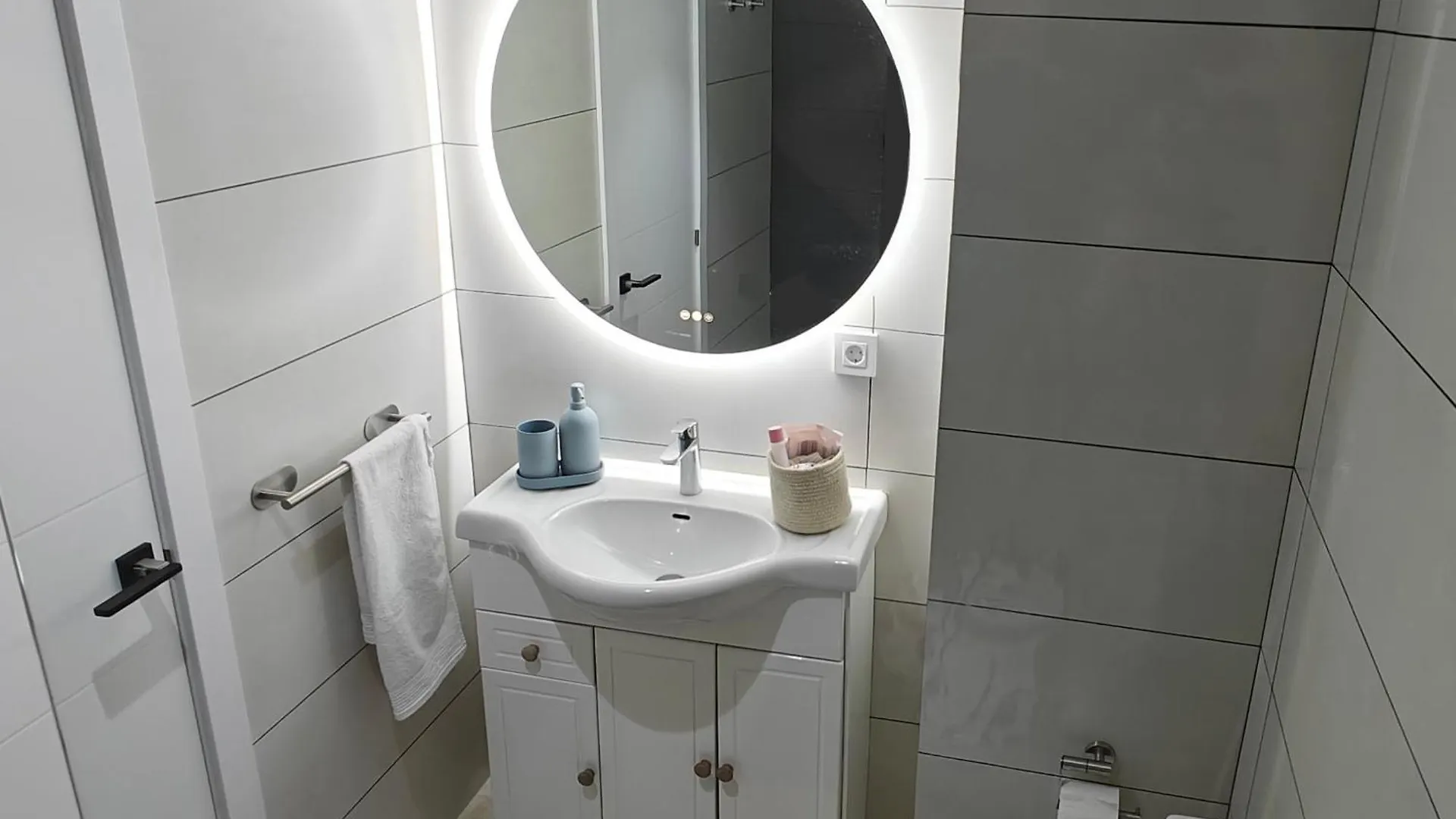 Marbella Centre Beachfront & Pool Apartment